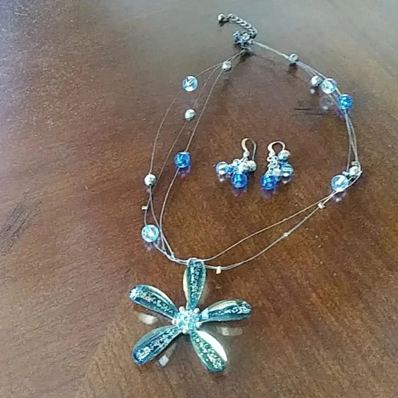 Beautiful Earrings and Necklace Set. Blue - Picture 1 of 3